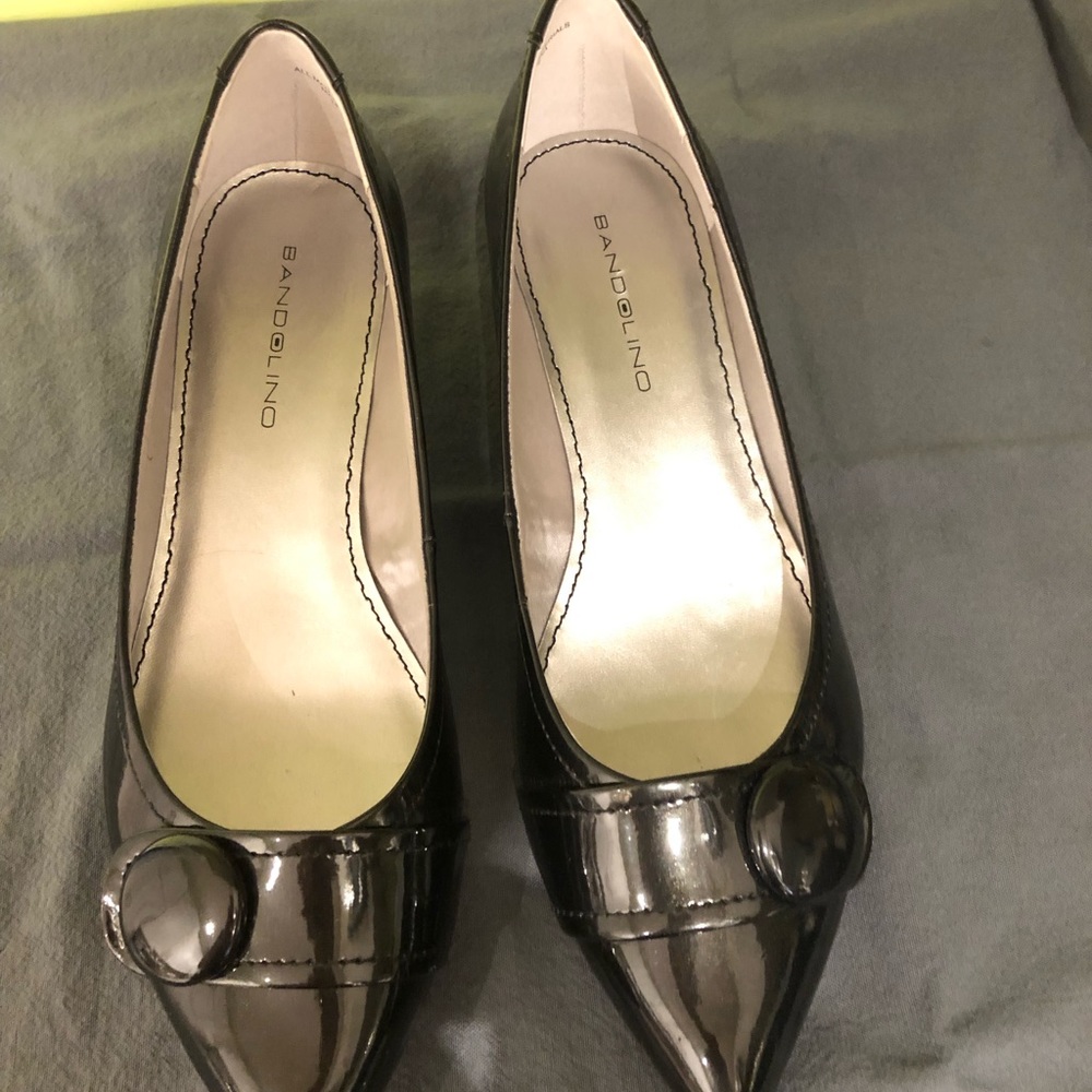 Bandolino 10W black, patent leather kitten heel pumps